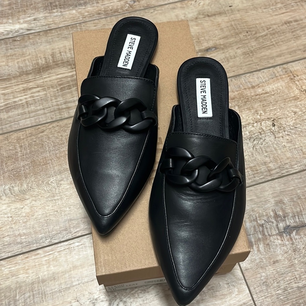 Steve Madden Black Fleur Flats